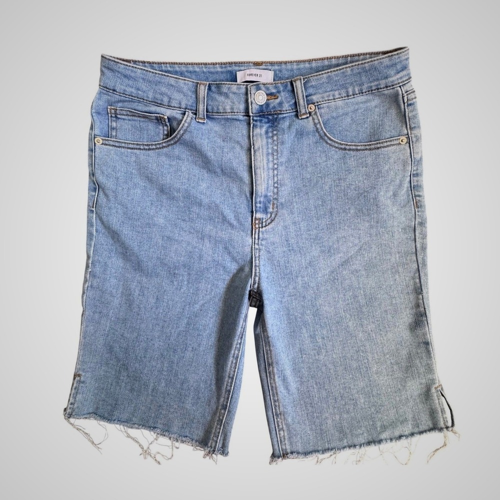 Forever 21 Women Light Wash Denim Bermuda Shorts Raw Hem High Rise Size 27